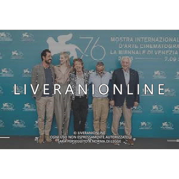 Claes Bang, Elizabeth Debicki, Mick Jagger, Director Giuseppe Capotondi and Donald Sutherland attend "The Burnt Orange Heresy" photocall during the 76th Venice Film Festival at Sala Grande on September 07, 2019 in Venice, Italy. - 76ma Mostra Internazionale d’Arte Cinematografica Venezia 07.09.2019 ©Alessio marini / AGENZIA ALDO LIVERANI SAS