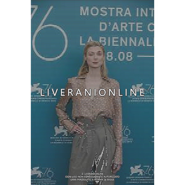 Elizabeth Debicki attends "The Burnt Orange Heresy" photocall during the 76th Venice Film Festival at Sala Grande on September 07, 2019 in Venice, Italy. - 76ma Mostra Internazionale d’Arte Cinematografica Venezia 07.09.2019 ©Alessio marini / AGENZIA ALDO LIVERANI SAS