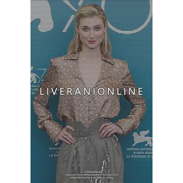 Elizabeth Debicki attends "The Burnt Orange Heresy" photocall during the 76th Venice Film Festival at Sala Grande on September 07, 2019 in Venice, Italy. - 76ma Mostra Internazionale d’Arte Cinematografica Venezia 07.09.2019 ©Alessio marini / AGENZIA ALDO LIVERANI SAS
