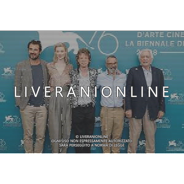 Claes Bang, Elizabeth Debicki, Mick Jagger, Director Giuseppe Capotondi and Donald Sutherland attend "The Burnt Orange Heresy" photocall during the 76th Venice Film Festival at Sala Grande on September 07, 2019 in Venice, Italy. - 76ma Mostra Internazionale d’Arte Cinematografica Venezia 07.09.2019 ©Alessio marini / AGENZIA ALDO LIVERANI SAS