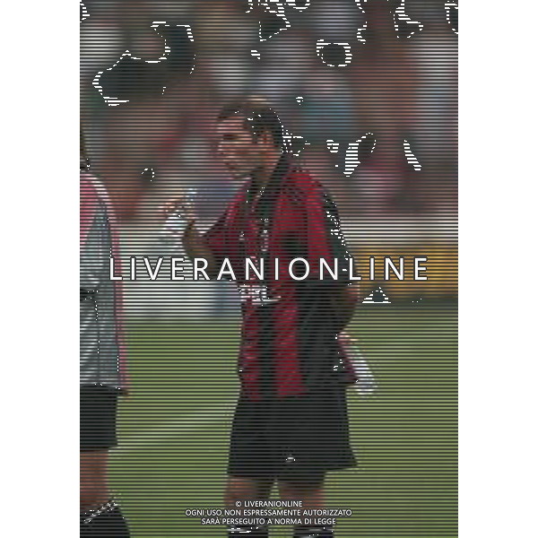 1998-1999 MILANO- TROFEO LUIGI BERLUSCONI MILAN JUVENTUS NELLA FOTO ZINEDINE ZIDANE CON LA MAGLIA DEL MILAN AG ALDO LIVERANI SAS