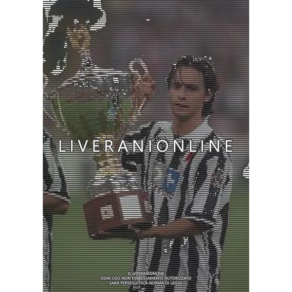 1998-1999 MILANO- TROFEO LUIGI BERLUSCONI MILAN JUVENTUS NELLA FOTO FILIPPO INZAGHI CON LA COPPA LUIGI BERLUSCONI AG ALDO LIVERANI SAS