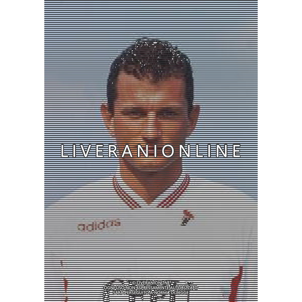 RETROSPETTIVA MARCELLO MONTANARI CALCIATORE NELLA FOTO MARCELLO MONTANARI CON LA MAGLIA DEL BARI CALCIO AG ALDO LIVERANI SAS