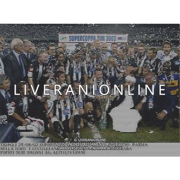 RETROSPETTIVA GHEDDAFI SAADI CALCIATORE NELLA FOTO GHEDDAFI SAADI CON LA SQUADRA DELLA JUVENTUS VINCITRICE DELLA SUPERCOPPA ITALIANA A TRIPOLI AG ALDO LIVERANI SAS