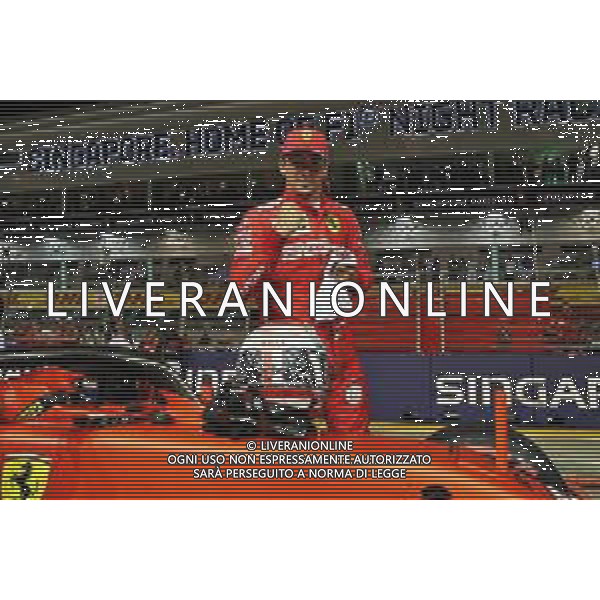 Charles Leclerc (MON) Ferrari SF90 celebrates his pole position in qualifying parc ferme. 21.09.2019. Formula 1 World Championship, Rd 15, Singapore Grand Prix, Marina Bay Street Circuit, Singapore, Qualifying Day. AG ALDO LIVERANI SAS-ONLY ITALY