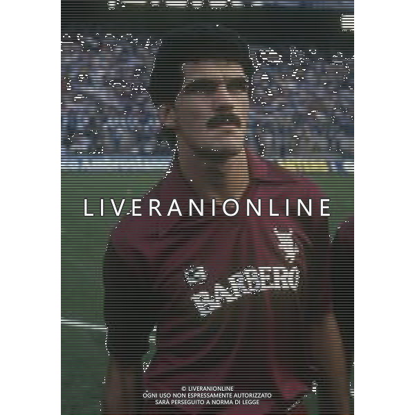 RETROSPETTIVA MICHEL VAN DE KORPUT CALCIATORE NELLA FOTO MICHEL VAN DE KORPUT CON LA MAGLIA DEL TORINO CALCIO AG ALDO LIVERANI SAS