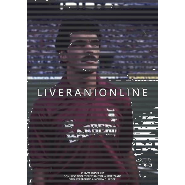 RETROSPETTIVA MICHEL VAN DE KORPUT CALCIATORE NELLA FOTO MICHEL VAN DE KORPUT CON LA MAGLIA DEL TORINO CALCIO AG ALDO LIVERANI SAS