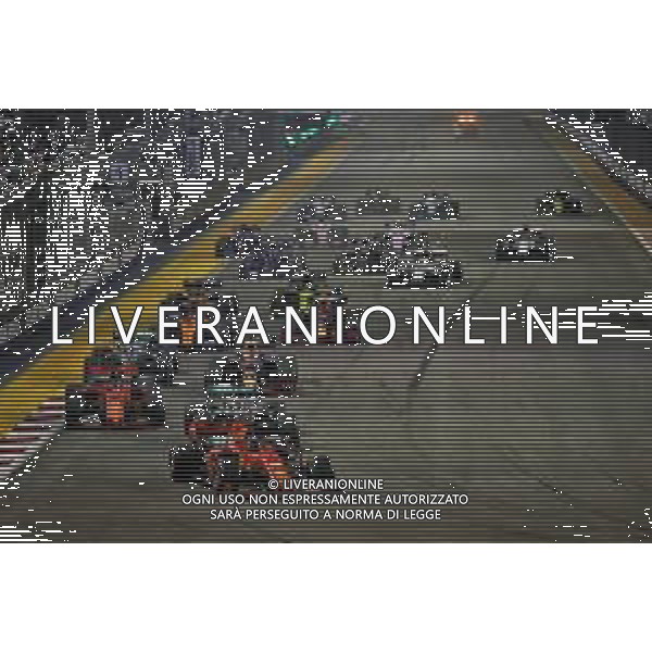 Charles Leclerc (MON) Ferrari SF90 leads at the start of the race. 22.09.2019. Formula 1 World Championship, Rd 15, Singapore Grand Prix, Marina Bay Street Circuit, Singapore, Race Day. AG ALDO LIVERANI SAS-ONLY ITALY