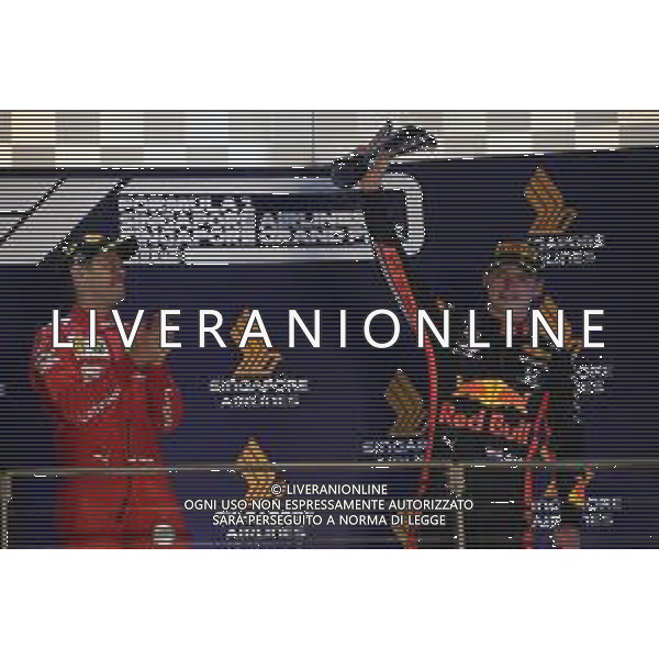 Sebastian Vettel (GER) Ferrari SF90 and Max Verstappen (NLD) Red Bull Racing RB15. 22.09.2019. Formula 1 World Championship, Rd 15, Singapore Grand Prix, Marina Bay Street Circuit, Singapore, Race Day. AG ALDO LIVERANI SAS-ONLY ITALY