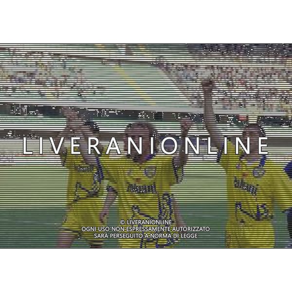 16-05 1999 VERONA CAMPIONATO DI CALCIO SERIE B CHIEVO -VERONA 2-0 NELLA FOTO ESULTANZA GIOCATORI CHIEVO A FINEGARA PER LA VITTORIA NEL DERBY AG ALDO LIVERANI SAS