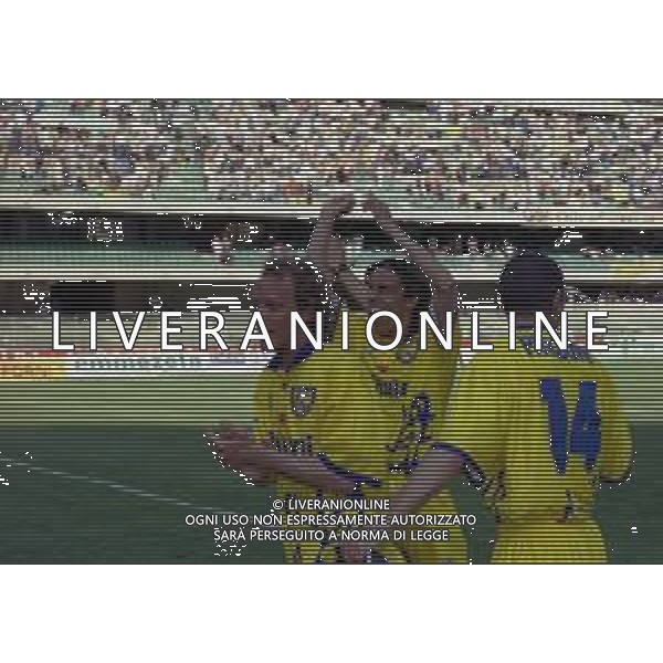 16-05 1999 VERONA CAMPIONATO DI CALCIO SERIE B CHIEVO -VERONA 2-0 NELLA FOTO ESULTANZA GIOCATORI CHIEVO A FINEGARA PER LA VITTORIA NEL DERBY AG ALDO LIVERANI SAS