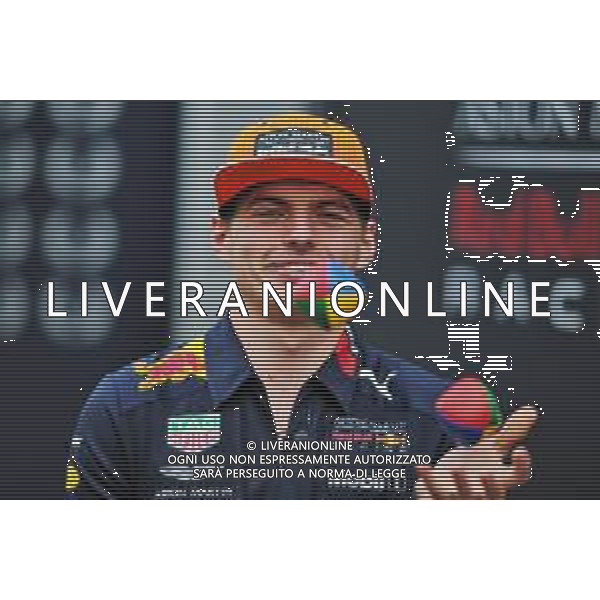 Max Verstappen (NLD) Red Bull Racing juggling. 26.09.2019. Formula 1 World Championship, Rd 16, Russian Grand Prix, Sochi Autodrom, Sochi, Russia, Preparation Day. / AGENZIA ALDO LIVERANI SAS - ITALY ONLY EDITORIAL USE ONLY - Gp F1 Russian Grand Prix - Preparation Day - Sochi, Russia 26.09.2019