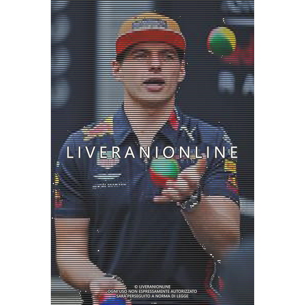 Max Verstappen (NLD) Red Bull Racing juggling. 26.09.2019. Formula 1 World Championship, Rd 16, Russian Grand Prix, Sochi Autodrom, Sochi, Russia, Preparation Day. / AGENZIA ALDO LIVERANI SAS - ITALY ONLY EDITORIAL USE ONLY - Gp F1 Russian Grand Prix - Preparation Day - Sochi, Russia 26.09.2019