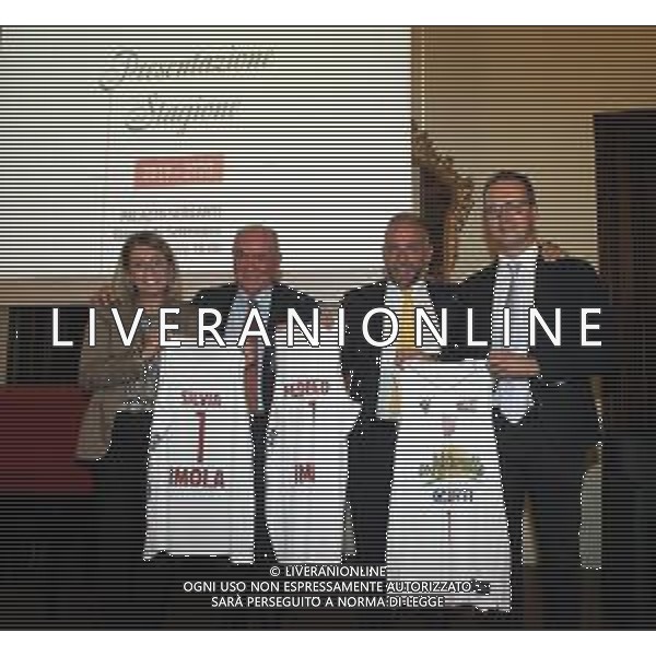 IMOLA 26 09 2019 LE NATURELLE IMOLA BASKET PRESENTA LA SQUADRA STAGIONE 2019/2020 NELLA FOTO DA SINISTRA SILVIA LIONELLO GIAMPIERO DOMENICALI FEDERICO LIONELLO SPONSOR PRINIPALE E VIDE SINDACO PATRIC CAVINA ©SANNA / AGENZIA ALDO LIVERANI SAS
