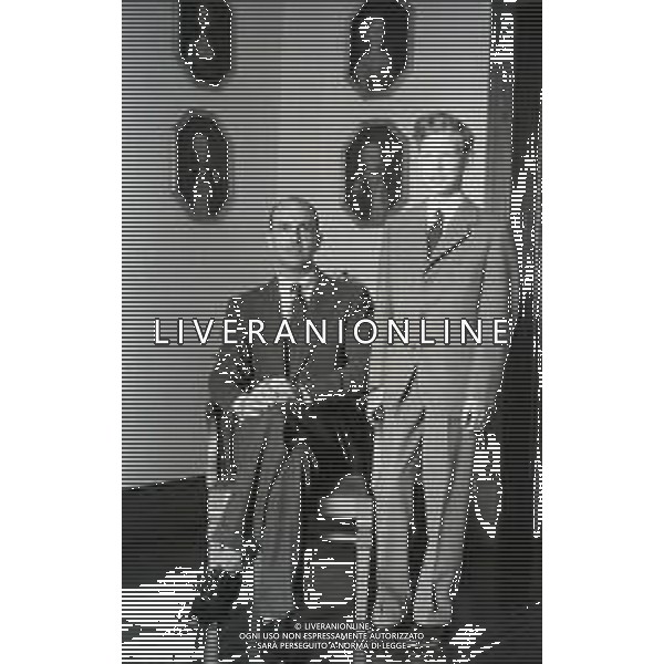 RETROSPETTIVA VITTORIO EMANUELE DI SAVOIA NELLA FOTO VITTORIO EMANUELE DI SAVOIA A CASCAIS NELL\'ANNO 1949 CON IL PADRE UMBERTO AG ALDO LIVERANI SAS