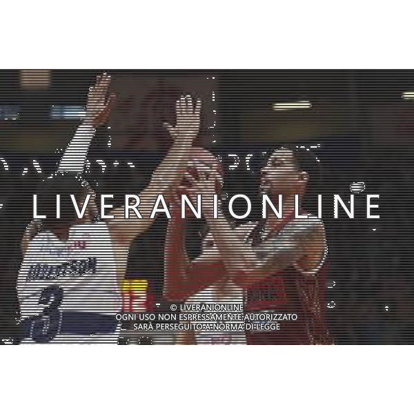 Fortitudo Bologna - Umana Reyer Basket Venezia Campionato di Basket Serie A 29/09/2019 nella foto: Daye Austin(Umana Reyer Basket Venezia) Robertson Kassius(Pompea Fortitudo Bologna) ©Claudio Zamagni/Agenzia Aldo Liverani Daye Austin(Umana Reyer Basket Venezia) Robertson Kassius(Pompea Fortitudo Bologna) during Italian Serie A Basketball match between Pompea Fortitudo Bologna and Umana Reyer Basket Venezia at Paladozza Arena in Bologna on September 29 2019 photo credit by Claudio Zamagni/Aldo Liverani Photo Agency / AGENZIA ALDO LIVERANI SAS