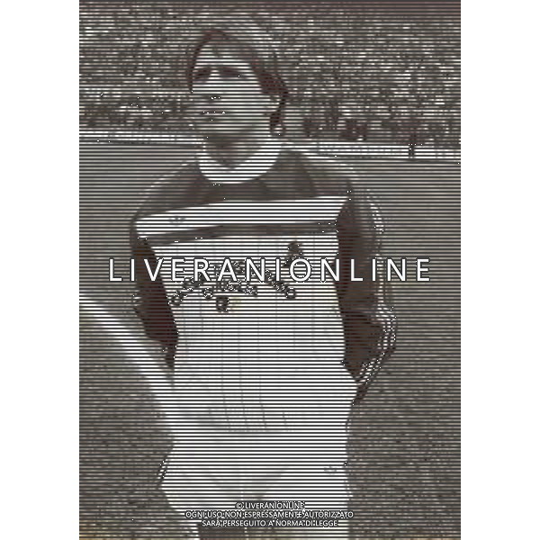 RETROSPETTIVA GORDON COWANS CALCIATORE NELLA FOTO GORDON COWANS CON LA MAGLIA DEL BARI CALCIO AG ALDO LIVERANI SAS