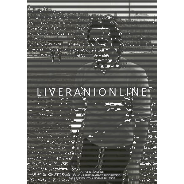 RETROSPETTIVA ROBERTO BONINSEGNA CALCIATORE NELLA FOTO ROBERTO BONINSEGNA CON LA MAGLIA DEL VERONA CALCIO NELL\'ANNO 1979-1980 AG ALDO LIVERANI SAS