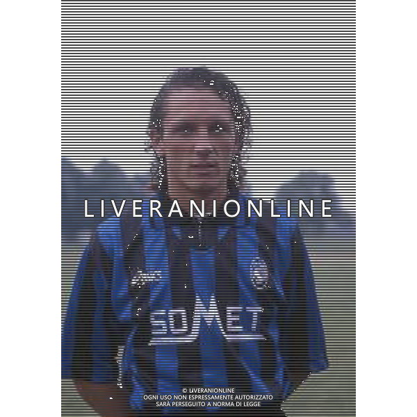 RETROSPETTIVA PAVONE CHRISTIAN CALCIATORE NELLA FOTO PAVONE CHRISTIAN CON LA MAGLIA DELL\'ATALANTA CALCIO AG ALDO LIVERANI SAS