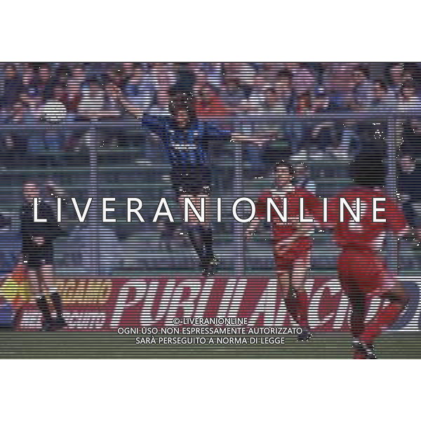 RETROSPETTIVA PAVONE CHRISTIAN CALCIATORE NELLA FOTO PAVONE CHRISTIAN CON LA MAGLIA DELL\'ATALANTA CALCIO AG ALDO LIVERANI SAS