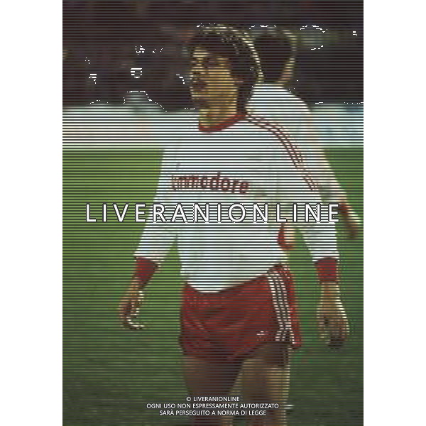 RETROSPETTIVA OLAF THON CALCIATORE NELLA FOTO OLAF THON CON LA MAGLIA DEL BAYERN MONACO AG ALDO LIVERANI SAS