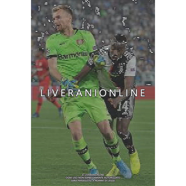 Torino 1.10.2019 Stadio Allianz Stadium Juventus vs Leverkusen Gruppo D Giornata 2 di 6 ©Falzone/Agenzia Aldo Liverani NELLA FOTO : -Blaise Matuidi-Lukáš Hrádecký / AGENZIA ALDO LIVERANI SAS