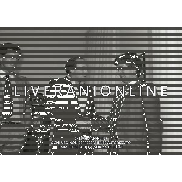 1981 TRIESTE PRESENTAZIONE DEL NUOVO ALLENATORE DELLA TRIESTINA CALCIO ADRIANO BUFFONI NELLA FOTO RAFFAELE DE RIU\' CON ADRIANO BUFFONI AG ALDO LIVERANI SAS