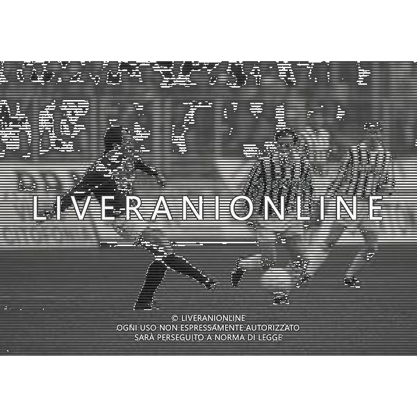 17-11-1991 TORINO-CAMPIONATO DI CALCIO SERIE A JUVENTUS TORINO 1-0 NELLA FOTO MARTIN VASQUEZ E SALVATORE SCHILLACI AG ALDO LIVERANI SAS