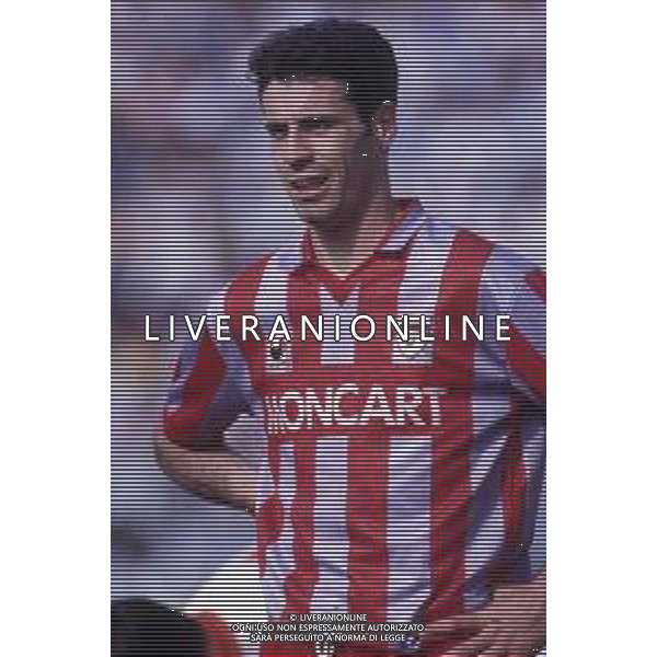 RETROSPETTIVA ANDREA TENTONI CALCIATORE NELLA FOTO ANDREA TENTONI CON LA MAGLIA DELLA CREMONESE CALCIO AG ALDO LIVERANI SAS