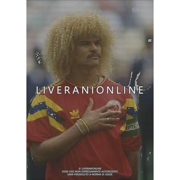 RETROSPETTIVA VALDERRAMA CARLOS CALCIATORE NELLA FOTO VALDERRAMA CARLOS CON LA MAGLIA DELLA NAZIONALE DELLA COLOMBIA AG ALDO LIVERANI SAS