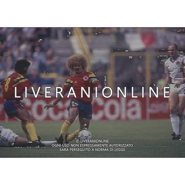 RETROSPETTIVA VALDERRAMA CARLOS CALCIATORE NELLA FOTO VALDERRAMA CARLOS CON LA MAGLIA DELLA NAZIONALE DELLA COLOMBIA AG ALDO LIVERANI SAS