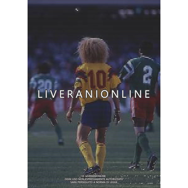 RETROSPETTIVA VALDERRAMA CARLOS CALCIATORE NELLA FOTO VALDERRAMA CARLOS CON LA MAGLIA DELLA NAZIONALE DELLA COLOMBIA AG ALDO LIVERANI SAS