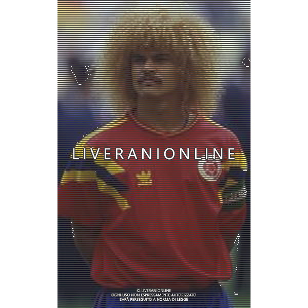 RETROSPETTIVA VALDERRAMA CARLOS CALCIATORE NELLA FOTO VALDERRAMA CARLOS CON LA MAGLIA DELLA NAZIONALE DELLA COLOMBIA AG ALDO LIVERANI SAS