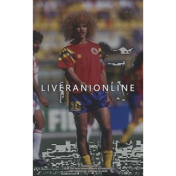 RETROSPETTIVA VALDERRAMA CARLOS CALCIATORE NELLA FOTO VALDERRAMA CARLOS CON LA MAGLIA DELLA NAZIONALE DELLA COLOMBIA AG ALDO LIVERANI SAS