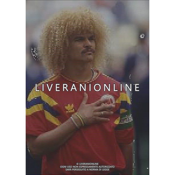 RETROSPETTIVA VALDERRAMA CARLOS CALCIATORE NELLA FOTO VALDERRAMA CARLOS CON LA MAGLIA DELLA NAZIONALE DELLA COLOMBIA AG ALDO LIVERANI SAS