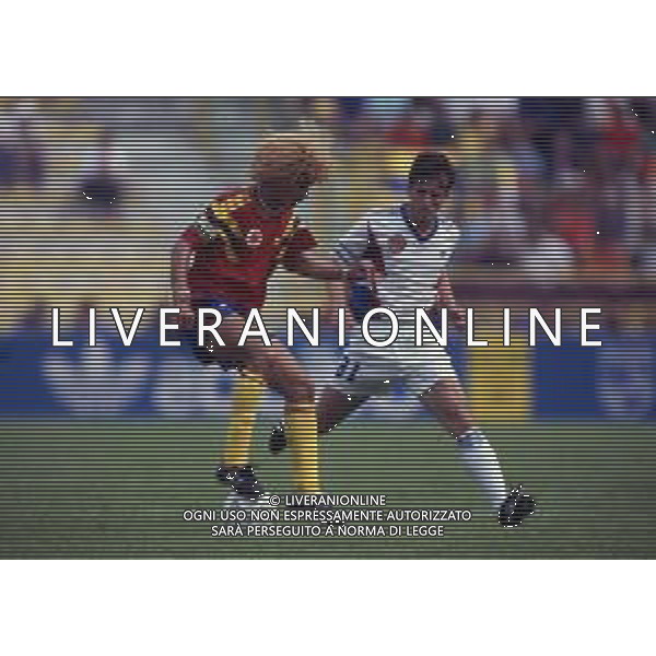 RETROSPETTIVA VALDERRAMA CARLOS CALCIATORE NELLA FOTO VALDERRAMA CARLOS CON LA MAGLIA DELLA NAZIONALE DELLA COLOMBIA AG ALDO LIVERANI SAS