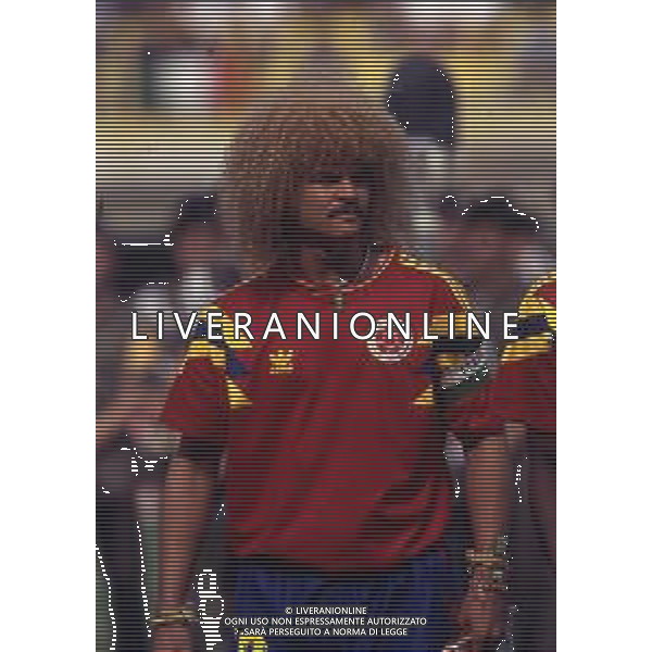 RETROSPETTIVA VALDERRAMA CARLOS CALCIATORE NELLA FOTO VALDERRAMA CARLOS CON LA MAGLIA DELLA NAZIONALE DELLA COLOMBIA AG ALDO LIVERANI SAS