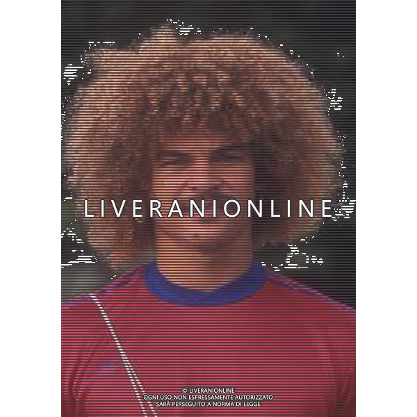 RETROSPETTIVA VALDERRAMA CARLOS CALCIATORE NELLA FOTO VALDERRAMA CARLOS CON LA MAGLIA DELLA NAZIONALE DELLA COLOMBIA AG ALDO LIVERANI SAS