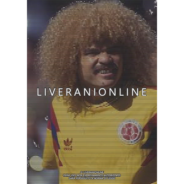 RETROSPETTIVA VALDERRAMA CARLOS CALCIATORE NELLA FOTO VALDERRAMA CARLOS CON LA MAGLIA DELLA NAZIONALE DELLA COLOMBIA AG ALDO LIVERANI SAS