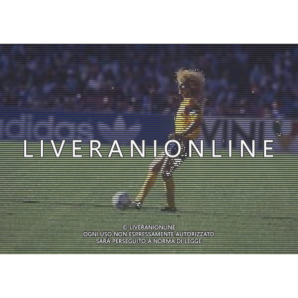RETROSPETTIVA VALDERRAMA CARLOS CALCIATORE NELLA FOTO VALDERRAMA CARLOS CON LA MAGLIA DELLA NAZIONALE DELLA COLOMBIA AG ALDO LIVERANI SAS