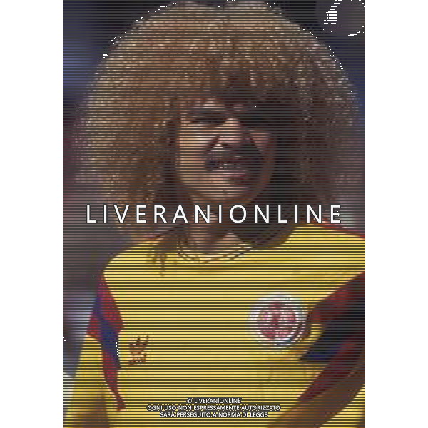 RETROSPETTIVA VALDERRAMA CARLOS CALCIATORE NELLA FOTO VALDERRAMA CARLOS CON LA MAGLIA DELLA NAZIONALE DELLA COLOMBIA AG ALDO LIVERANI SAS
