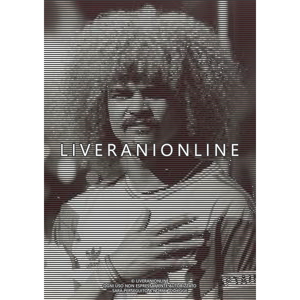 RETROSPETTIVA VALDERRAMA CARLOS CALCIATORE NELLA FOTO VALDERRAMA CARLOS CON LA MAGLIA DELLA NAZIONALE DELLA COLOMBIA AG ALDO LIVERANI SAS