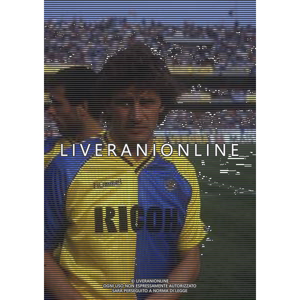RETROSPETTIVA VOLPATI DOMENICO CALCIATORE NELLA FOTO DOMENICO VOLPATI CON LA MAGLIA DEL VERONA CALCIO AG ALDO LIVERANI SAS
