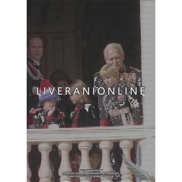 REALI PRINCIPATO DI MONACO - Ranieri III Grimaldi principe sovrano di Monaco - RETROSPETTIVA ANNI \'90 nella foto con il figlio Alberto II e la figlia Principessa Carolina con i figli Charlotte, Pierre e Andrea Casiraghi affacciati al balcone del Palais Princier ©ARCHIVIO AGENZIA ALDO LIVERANI SAS