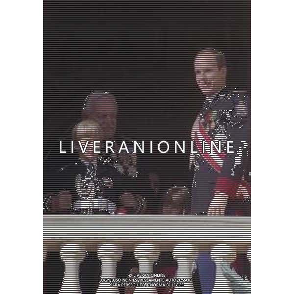 REALI PRINCIPATO DI MONACO - Ranieri III Grimaldi principe sovrano di Monaco - RETROSPETTIVA ANNI \'90 nella foto con il figlio Alberto II e il nipote Andrea Casiraghi affacciati al balcone del Palais Princier ©ARCHIVIO AGENZIA ALDO LIVERANI SAS