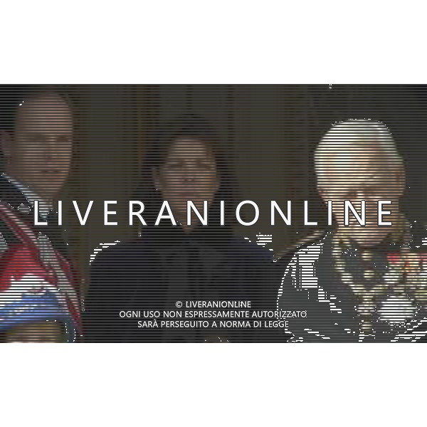 REALI PRINCIPATO DI MONACO - Ranieri III Grimaldi principe sovrano di Monaco - RETROSPETTIVA ANNI \'90 nella foto con il figlio Alberto II e la figlia Principessa Carolina affacciati al balcone del Palais Princier ©ARCHIVIO AGENZIA ALDO LIVERANI SAS