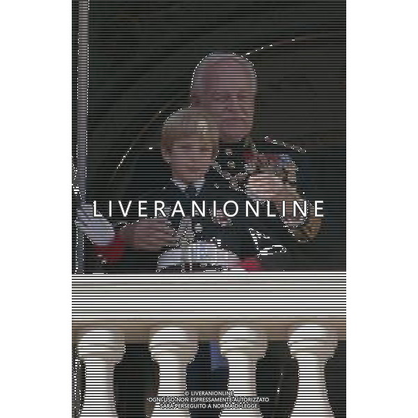 REALI PRINCIPATO DI MONACO - Ranieri III Grimaldi principe sovrano di Monaco - RETROSPETTIVA ANNI \'90 nella foto con il nipote Andrea Casiraghi affacciati al balcone del Palais Princier ©ARCHIVIO AGENZIA ALDO LIVERANI SAS
