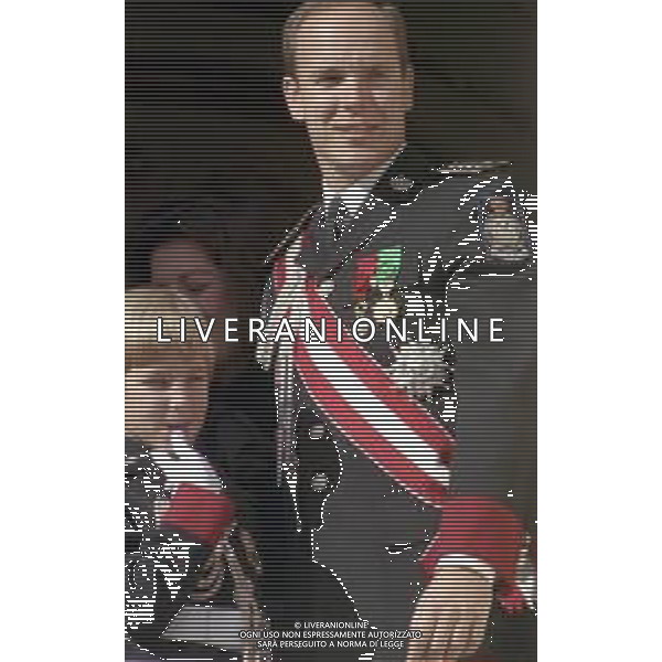 REALI PRINCIPATO DI MONACO GRIMALDI - RETROSPETTIVA ANNI \'90 nella foto Il Principe Alberto II e il nipote Andrea Casiraghi affacciati al balcone del Palais Princier ©ARCHIVIO AGENZIA ALDO LIVERANI SAS