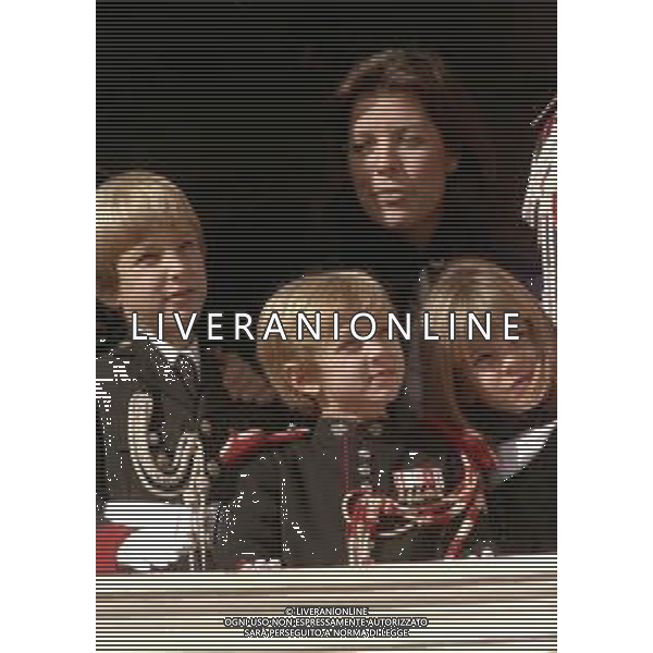 REALI PRINCIPATO DI MONACO GRIMALDI - RETROSPETTIVA ANNI \'90 nella foto la Principessa Carolina con i figli Charlotte, Pierre e Andrea Casiraghi affacciati al balcone del Palais Princier ©ARCHIVIO AGENZIA ALDO LIVERANI SAS