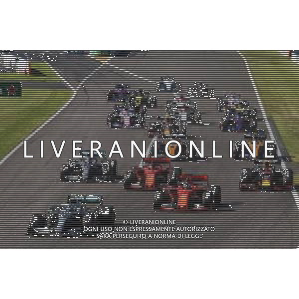 Valtteri Bottas (FIN) Mercedes AMG F1 W10 leads at the start of the race. 13.10.2019. Formula 1 World Championship, Rd 17, Japanese Grand Prix, Suzuka, Japan, Sunday. AG ALDO LIVERANI SAS-ONLY ITALY